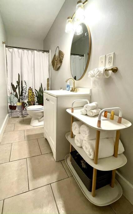 Love This Weho Gem Apartment Нашвил Екстериор снимка