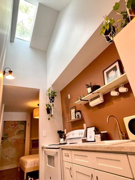 Love This Weho Gem Apartment Нашвил Екстериор снимка